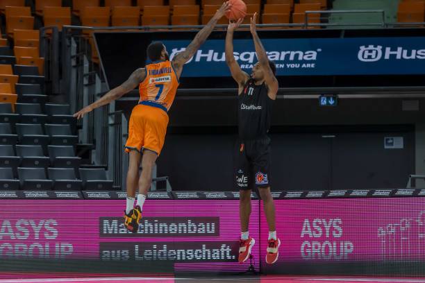 制足球与亚 制足球与亚